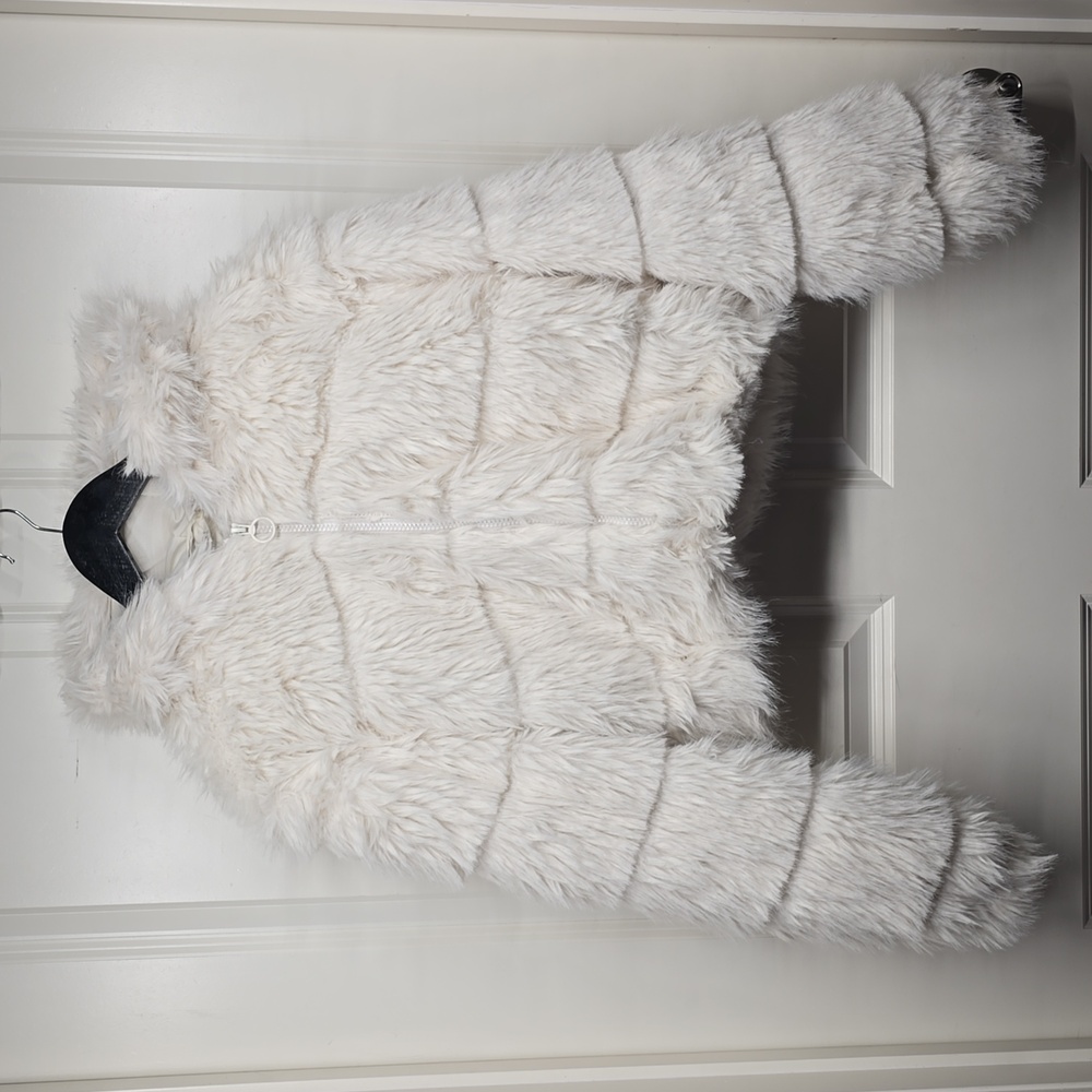 New w/o Tags H&M Divided White Faux Fur Hooded Coat